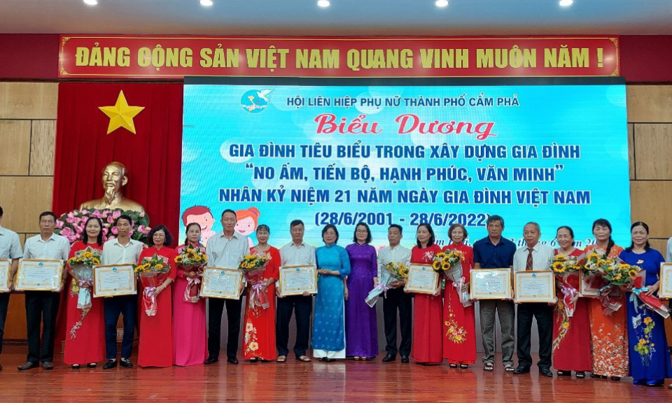 Chi hội trưởng phụ nữ gương mẫu