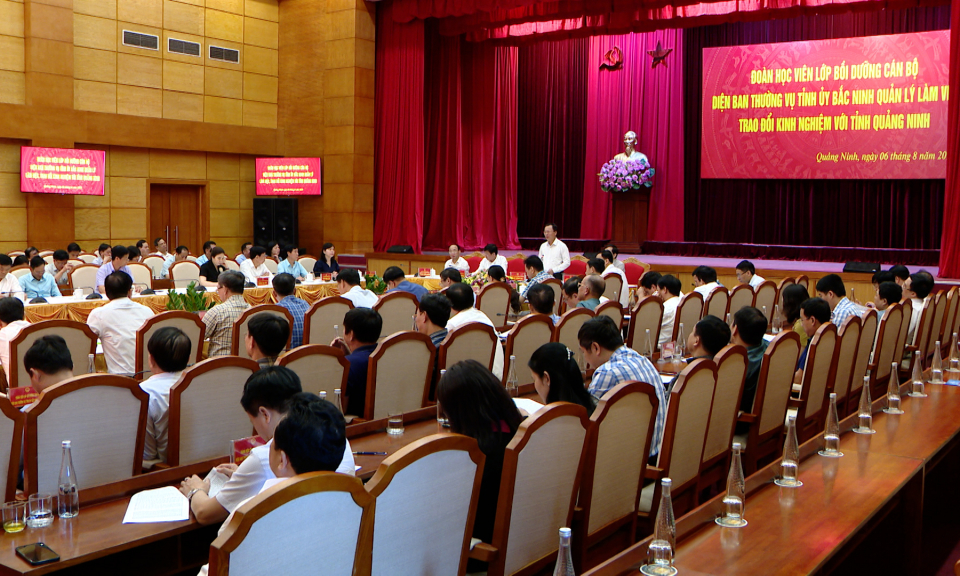 Đoàn học viên lớp bồi dưỡng cán bộ thuộc diện BTV Tỉnh ủy Bắc Ninh quản lý thăm, làm việc tại Quảng Ninh