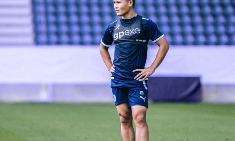 Sau thảm bại, HLV Pau FC yêu cầu Quang Hải và đồng đội 'dám chơi bóng'