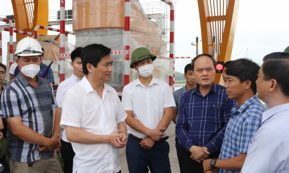 Chủ tịch UBND tỉnh Nguyễn Tường Văn kiểm tra tuyến Cao tốc Vân Đồn-Móng Cái      