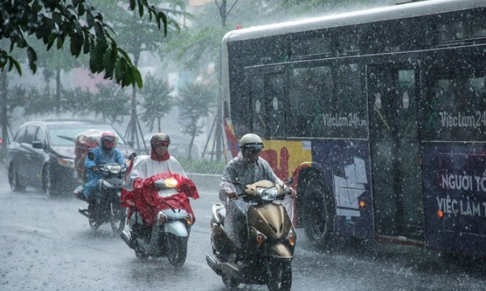 Phía Đông Bắc Bộ có mưa rào và dông vài nơi