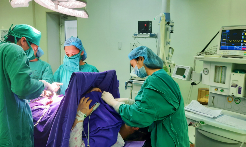 Quan tâm chăm sóc sức khỏe bà mẹ, trẻ em