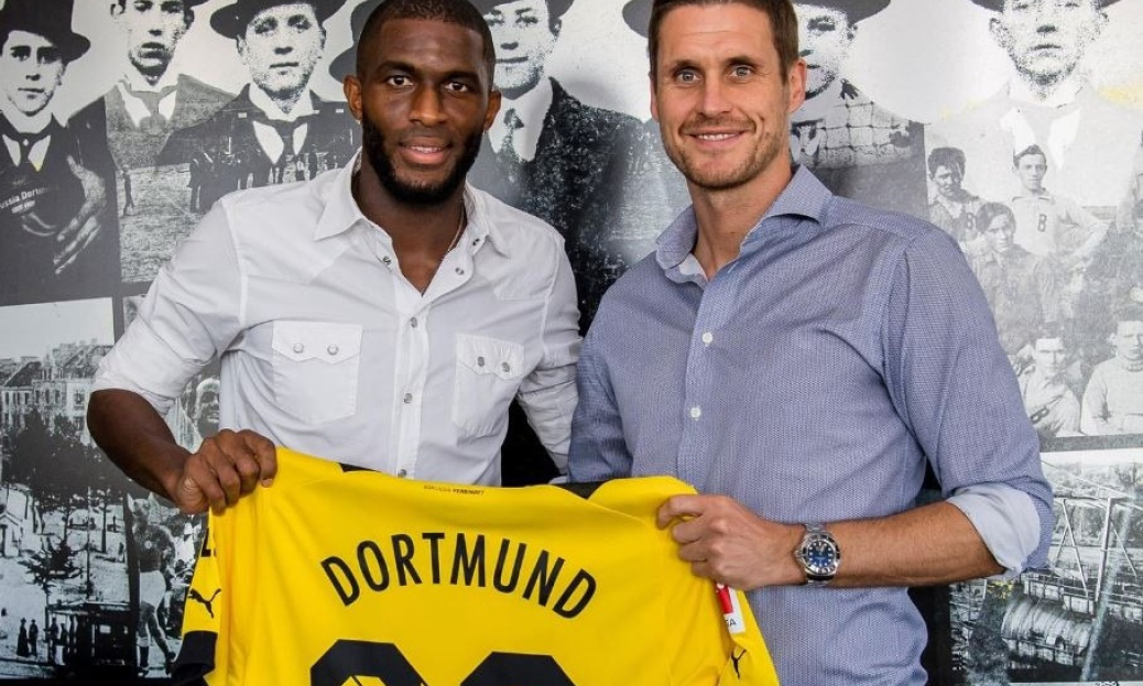 Ronaldo hết cơ hội đến Dortmund