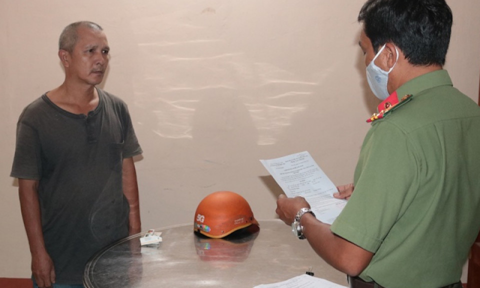 Mua súng nhưng không sử dụng được nhờ đem trả lại thì bị bắt
