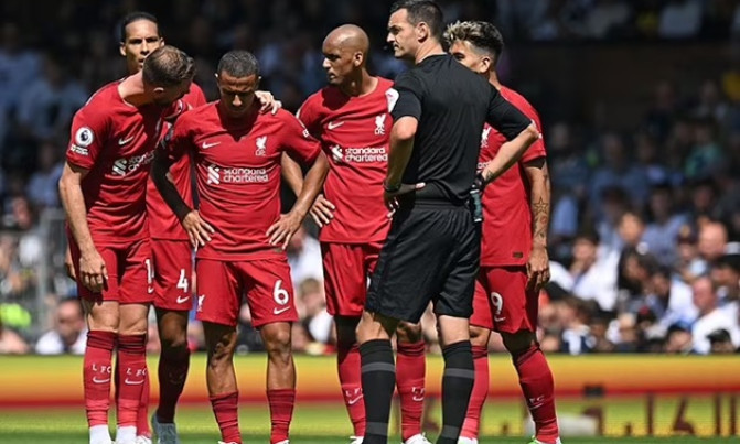 Liverpool khủng hoảng tiền vệ