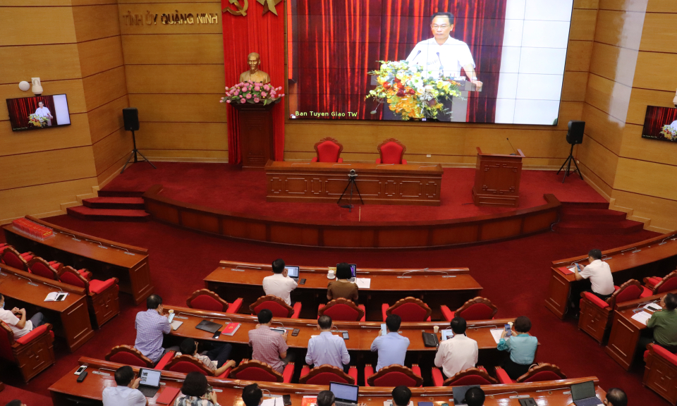 Hội nghị báo cáo viên Trung ương tháng 8/2022