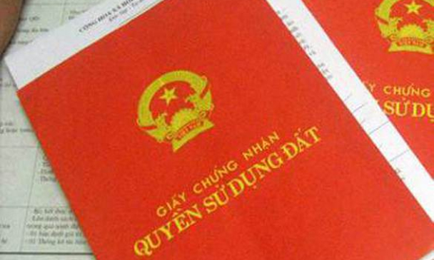 Sổ đỏ được cấp cho chủ cũ, người mua đất cần làm thủ tục gì?