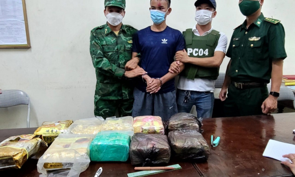 Thuê taxi vận chuyển 10kg ma túy đá, nhận 150 triệu tiền công