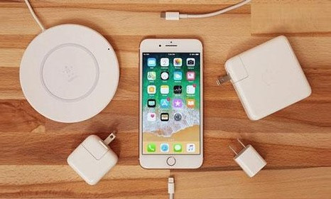 Apple lại bị phạt 1.000 USD vì bán iPhone không kèm sạc