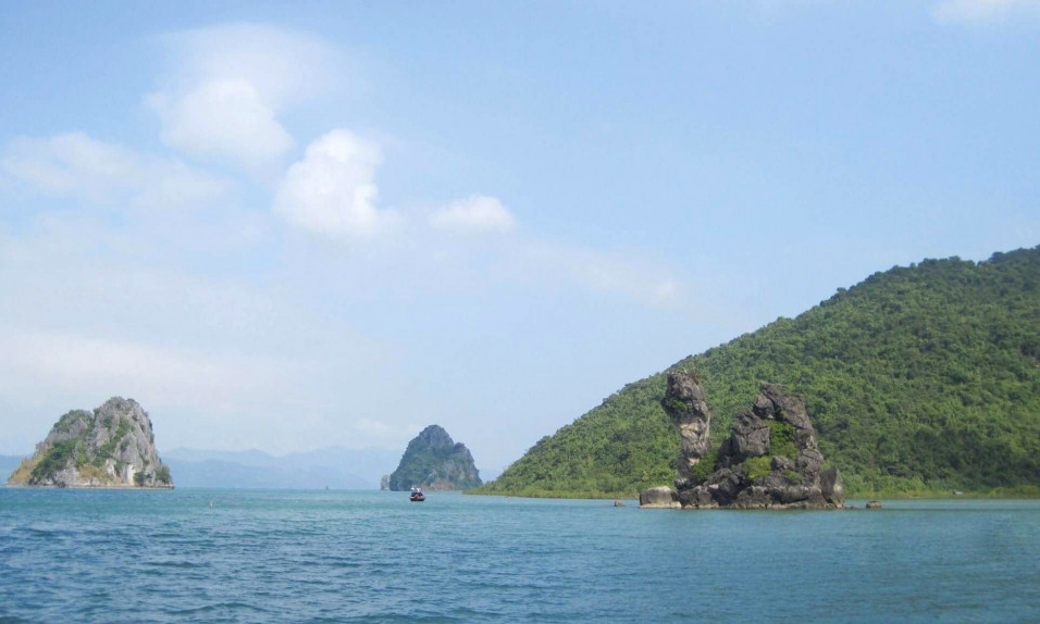 Bai Tu Long National Park