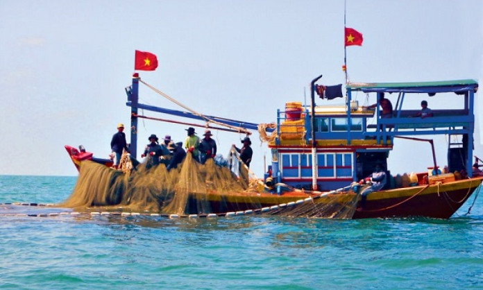 Nghiên cứu kiến nghị hỗ trợ người dân bị ảnh hưởng của giá xăng, dầu tăng cao