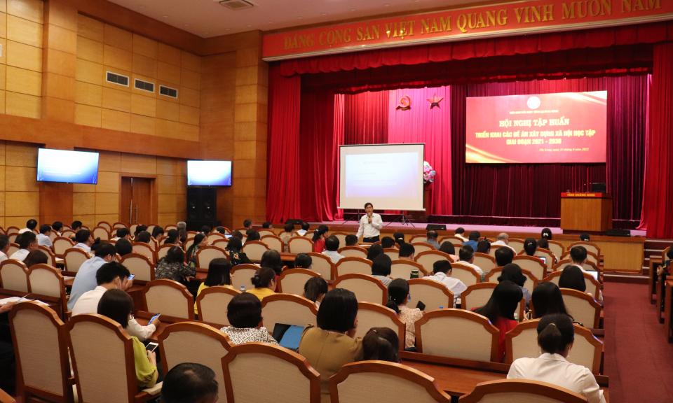 Tập huấn triển khai các đề án xây dựng xã hội học tập giai đoạn 2021-2030