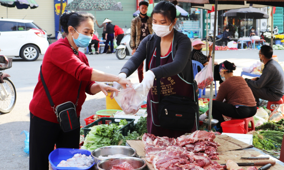 Giá hàng hoá tiêu dùng vẫn cao