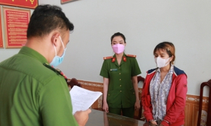 Giám đốc quan hệ khách hàng "giăng bẫy" lãi suất cao