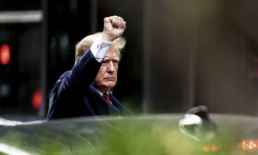 Cựu Tổng thống Trump bị FBI thu 3 hộ chiếu