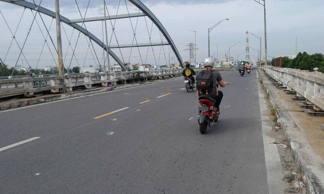 Đại úy CA bị mô tô tông khi bảo vệ hiện trường TNGT, đã tử vong