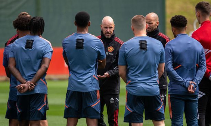 Ten Hag tiếp tục thanh trừng phòng thay đồ Man Utd