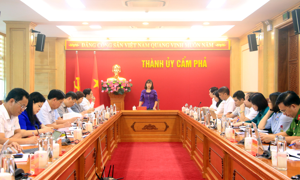 Phó Bí thư Tỉnh ủy Trịnh Thị Minh Thanh làm việc với Ban Thường vụ Thành ủy Cẩm Phả