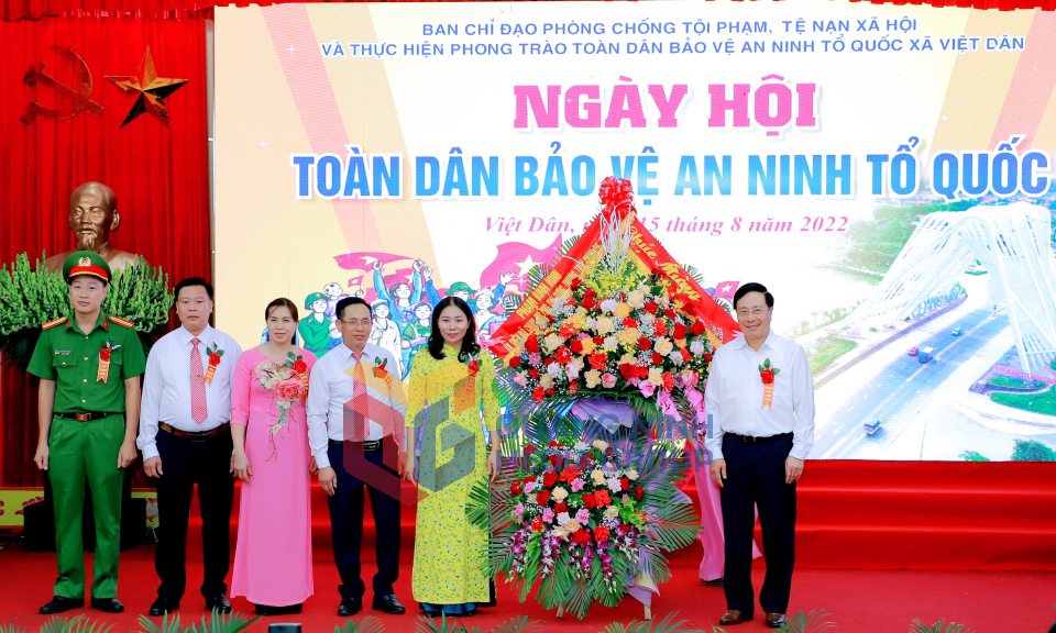 Phó Thủ tướng Thường trực Chính phủ Phạm Bình Minh dự Ngày hội Toàn dân bảo vệ an ninh Tổ quốc tại xã Việt Dân, tháng 8-2022