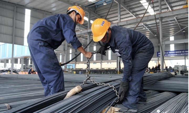 Giá thép tiếp tục lao dốc