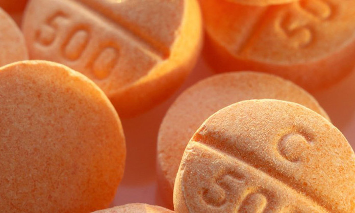 Điều gì xảy ra với cơ thể khi uống quá liều vitamin C mỗi ngày?