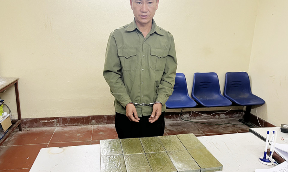 Bắt giữ đối tượng vận chuyển 10 bánh heroin