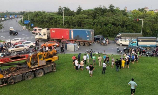 Danh tính nạn nhân tử vong trong vụ TNGT liên hoàn ở chân cầu Thăng Long