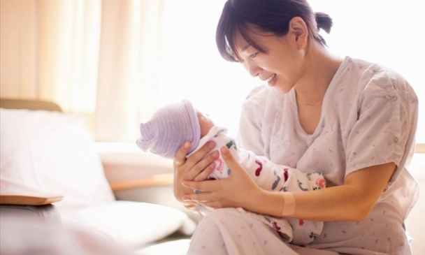 Quyền lợi tham gia BHYT khi sinh con