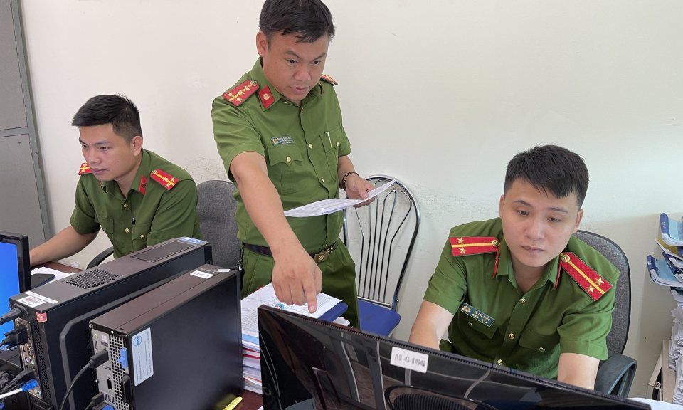 Trưởng công an xã tận tụy