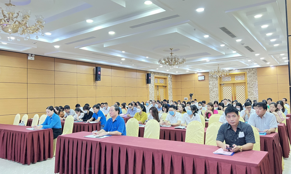 Tuyên truyền, phổ biến pháp luật cho 150 cán bộ công đoàn