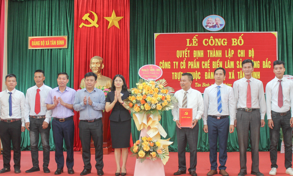 Đầm Hà: Thành lập 2 chi bộ ở doanh nghiệp