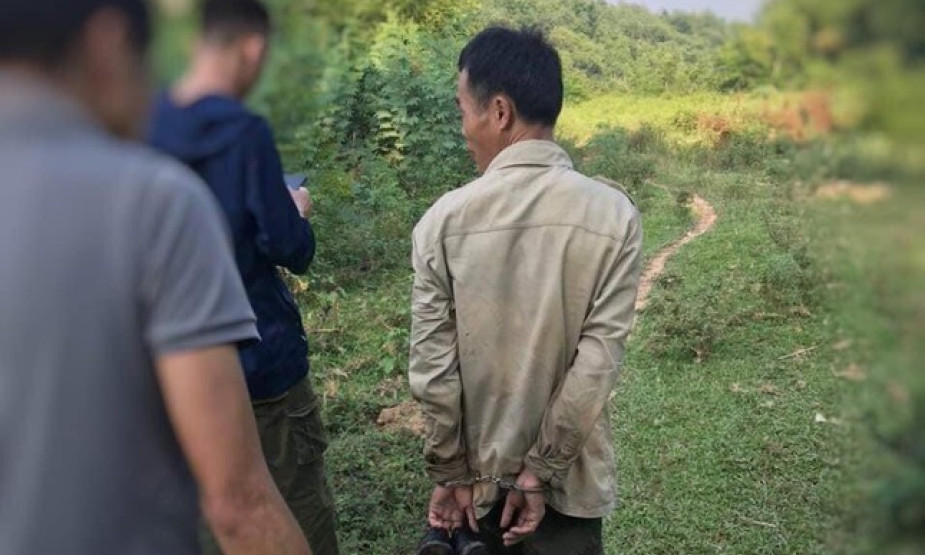 Mâu thuẫn tiền bạc, vác súng tự chế bắn người