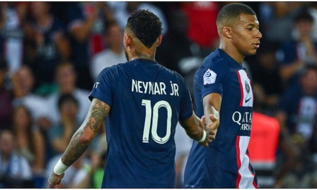 UEFA trừng phạt PSG
