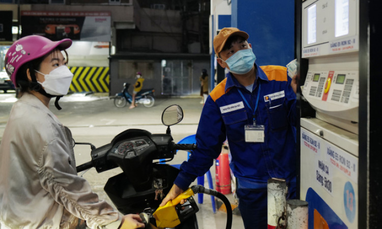 Giá xăng ngày mai khó giảm mạnh