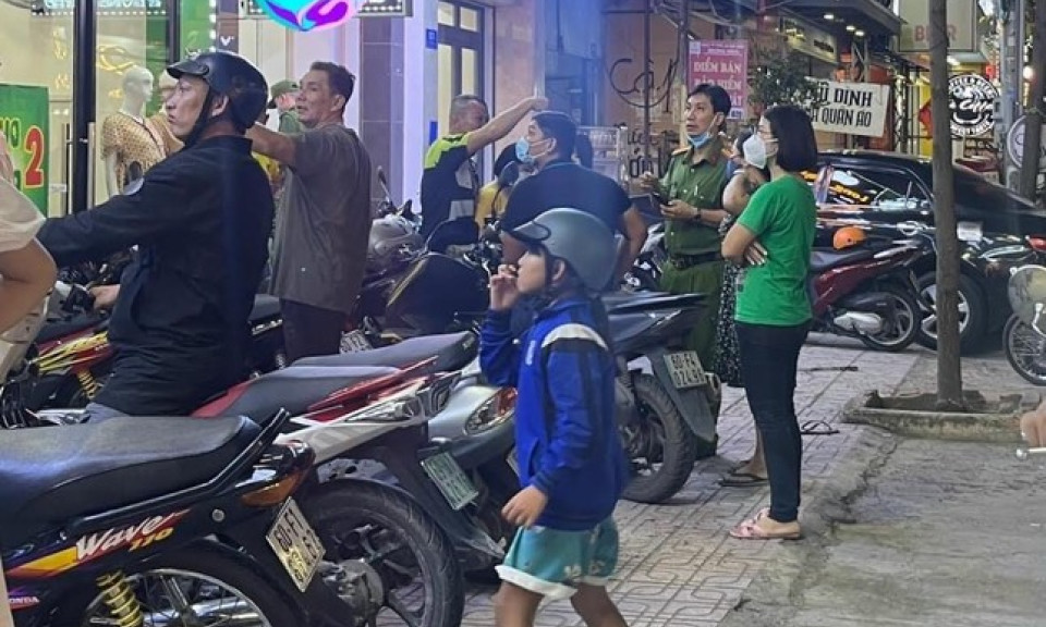 Giết người vì nghi bị chủ tiệm điện thoại cài định vị theo dõi