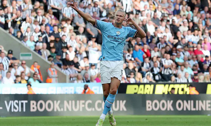 Haaland cứu Man City