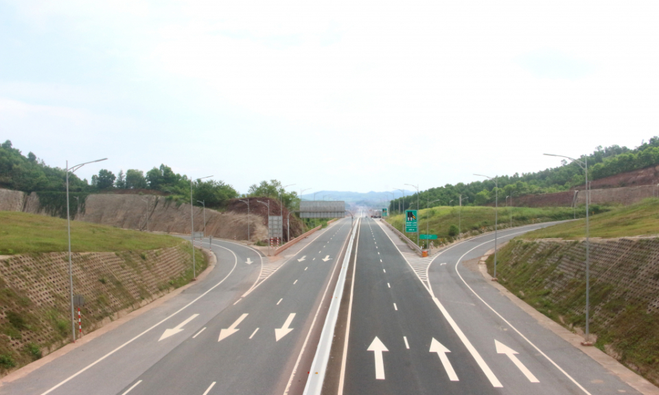 加快云屯芒街高速公路施工进度