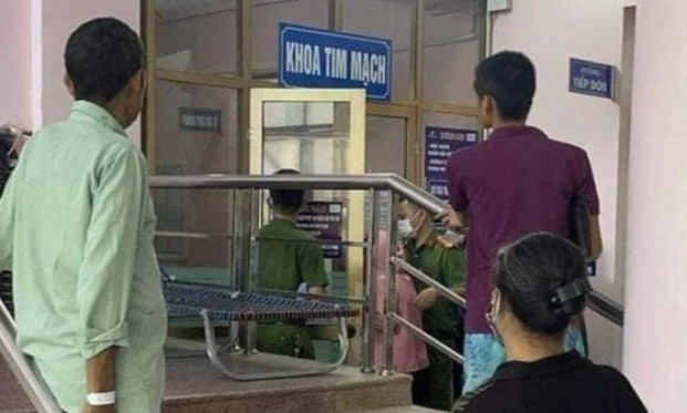 Người đàn ông tự sát bằng súng tại bệnh viện
