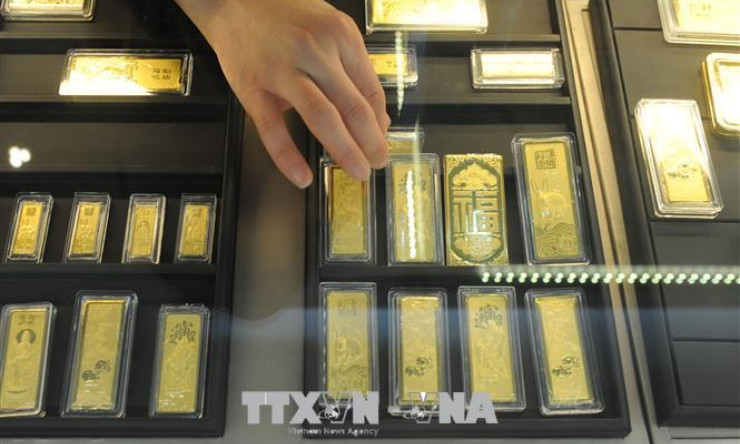 Giá vàng thế giới giảm xuống gần mức thấp nhất trong 1 tháng
