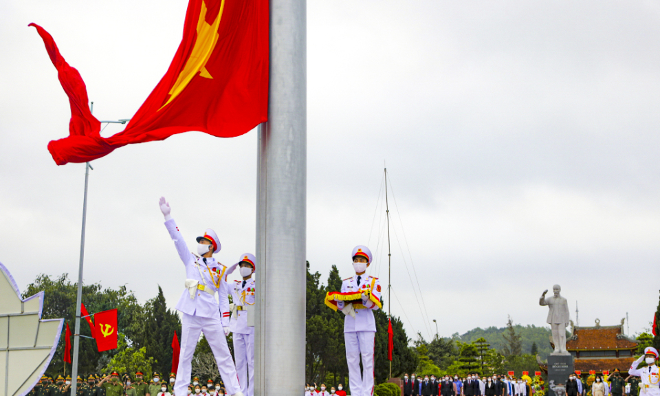 Thiêng liêng Lễ thượng cờ trên đảo Cô Tô