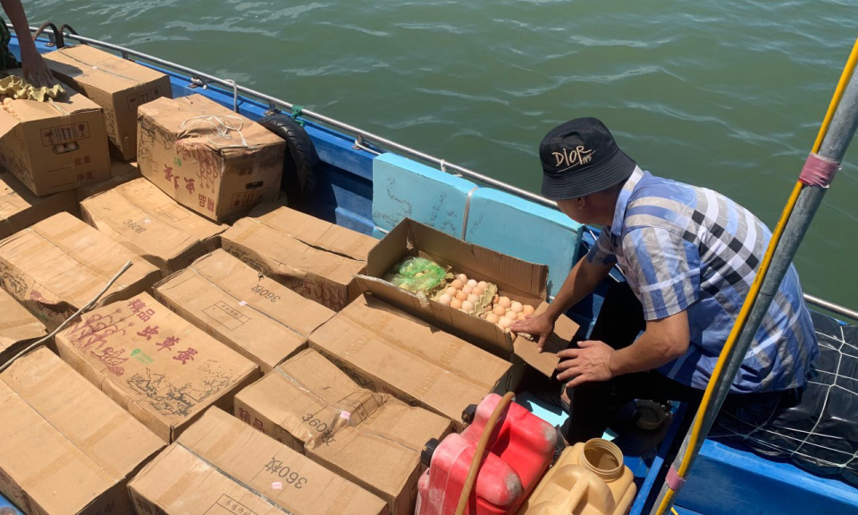 Bắt quả tang phương tiện vận chuyển 9.000 quả trứng gà lộn nhập lậu