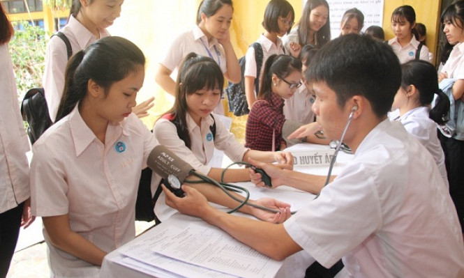 Phấn đấu phủ kín bảo hiểm y tế đến 100% học sinh