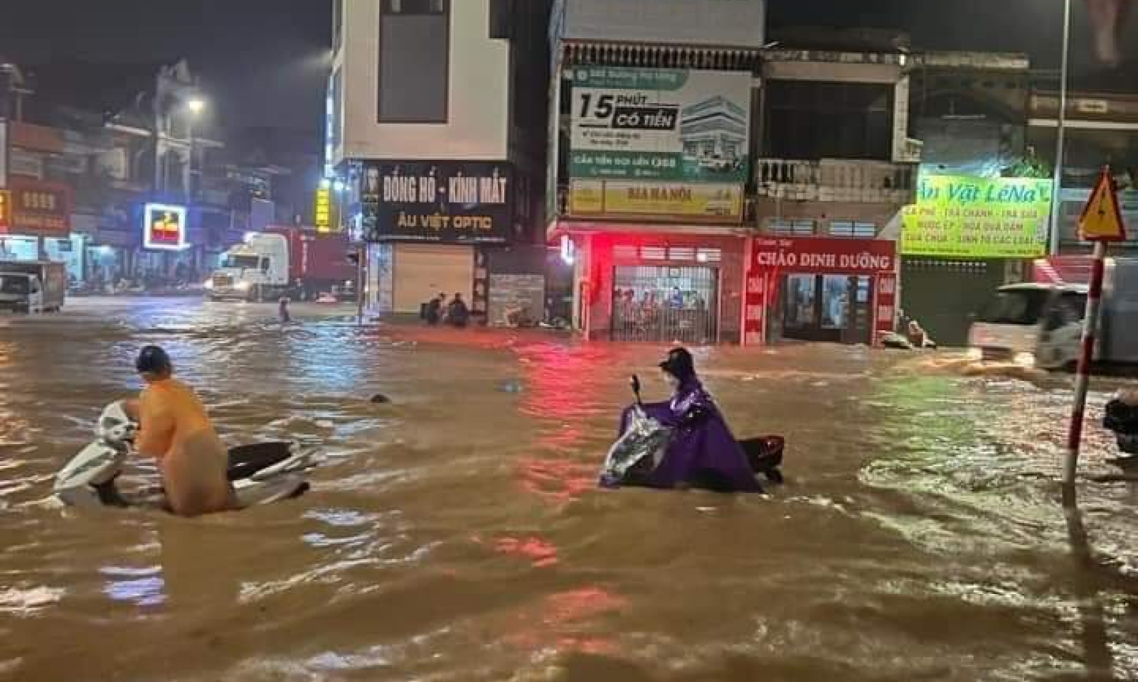 TP Hạ Long: Nhiều khu vực ngập cục bộ do mưa lớn