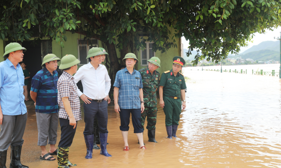 Chủ tịch UBND tỉnh Nguyễn Tường Văn kiểm tra tình hình khắc phục mưa lũ tại huyện Ba Chẽ