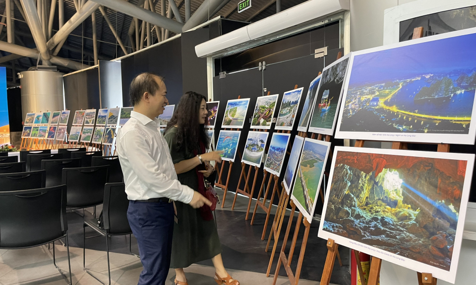Triển lãm “Quảng Ninh - Điểm đến lý tưởng của các nhà sản xuất phim trong nước và quốc tế”