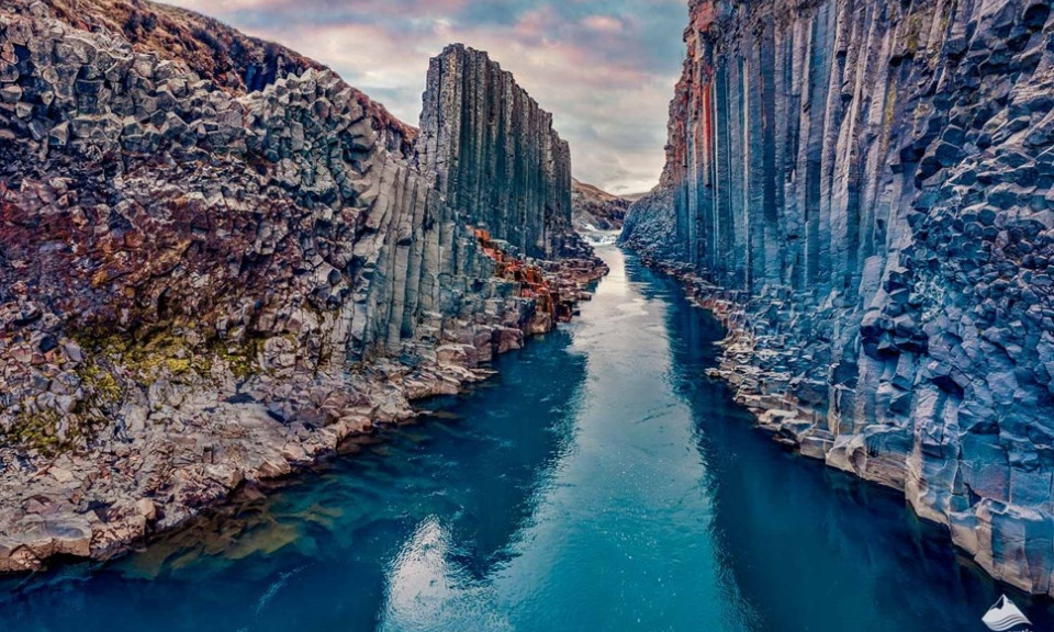 Hẻm núi đẹp siêu thực ở Iceland