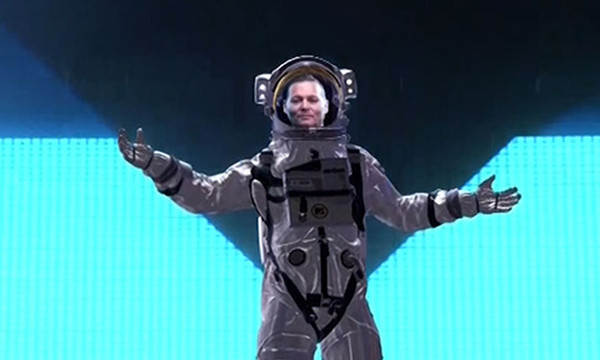 VMAs 2022: Johnny Depp hóa thân thành phi hành gia, xuất hiện bất ngờ trên sân khấu