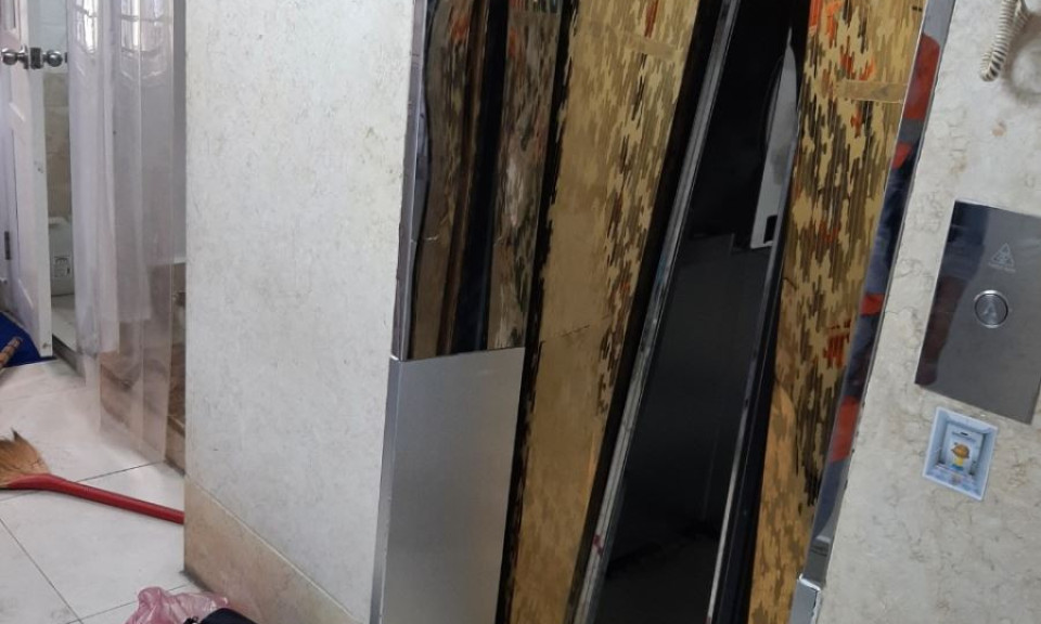 Giải cứu 9 người mắc kẹt trong thang máy