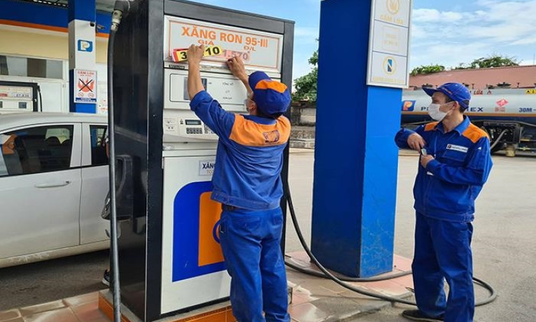 Giá xăng dầu có thể tăng tới 2.000 đồng/lít