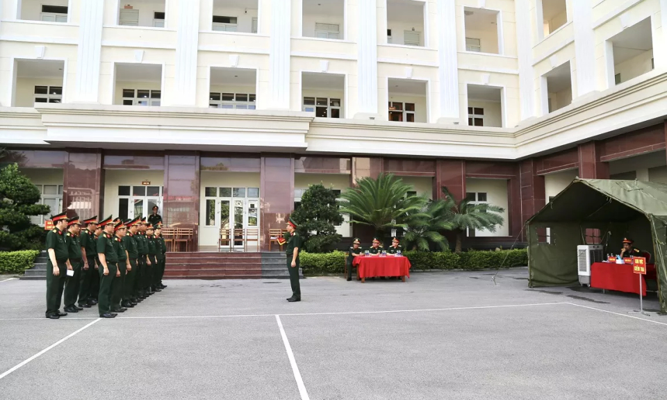 Bộ Quốc phòng kiểm tra điều lệnh đối với sỹ quan, quân nhân chuyên nghiệp thuộc Tổng Công ty Đông Bắc